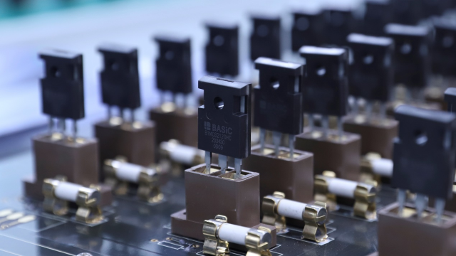 供應(yīng)SiC（碳化硅）功率器件：SiC 肖特基二極管、SiC MOSFET、SiC 功率模塊